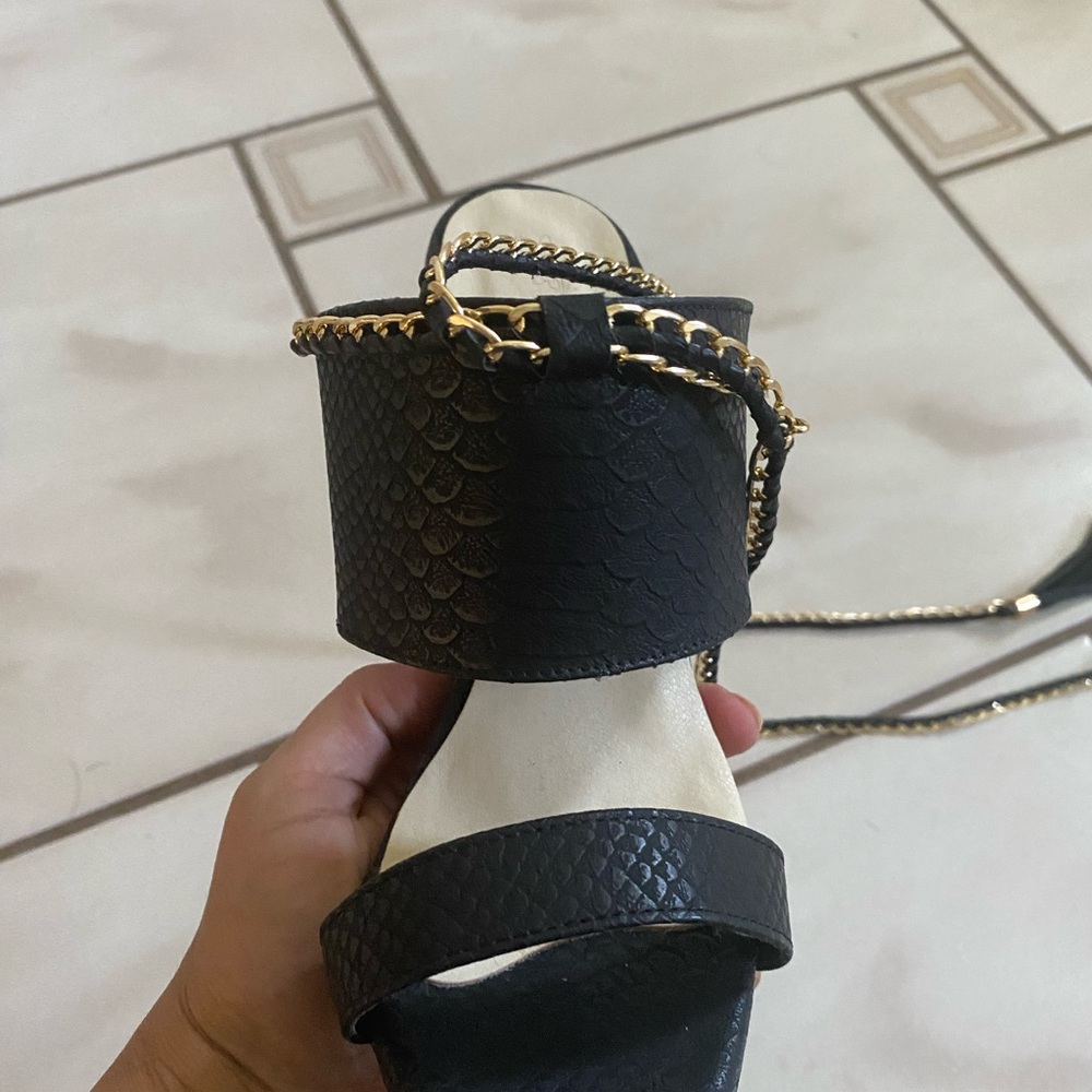 Black heels - Picture 12 of 12